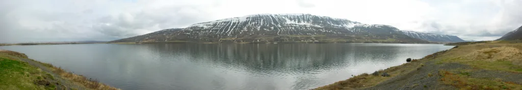 Cena bajo auroras en Þingeyjarsveit: cómo pagar poco
