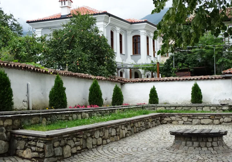 Karlovo: Ruta práctica por el corazón de Bulgaria